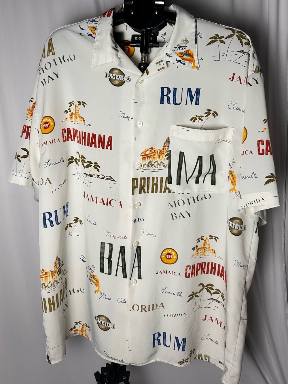 Casual White Tropical Print Button-Down Shirt - Vacation Motif